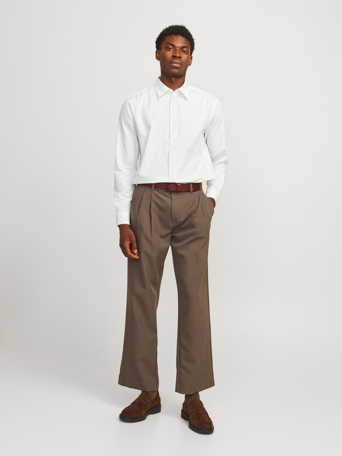 model_shot-front_full